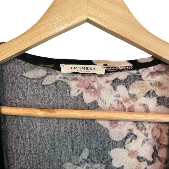 Women's 2X PLUS Black Velvet Floral Whimsigoth Flare 3/4 Sleeve Open Front Top - Picture 2 of 4